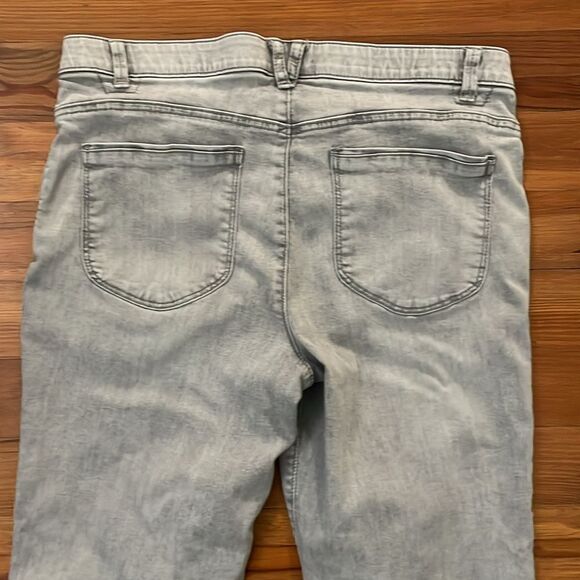 Democracy Ab Solution Gray Cropped Denim Jeans with Frayed Hem Womens Size 16 - Picture 5 of 13